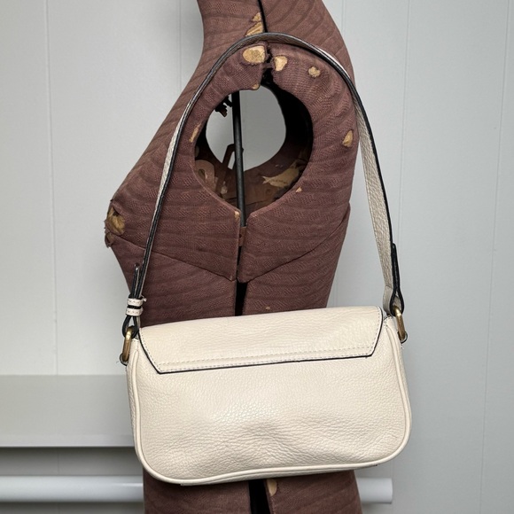 Talbots Cream Pebbled Leather Turn Lock Baguette Shoulder Bag - Picture 4 of 16